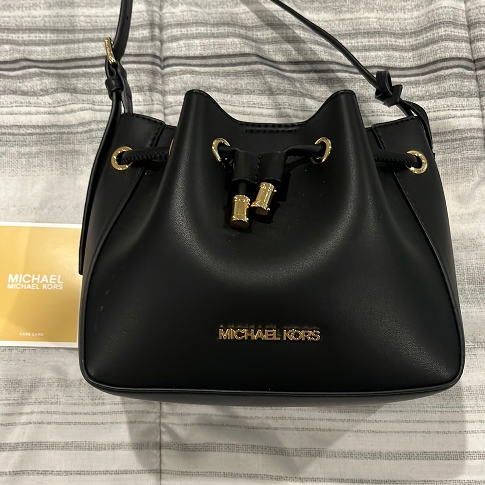 NWOT Phoebe faux leather small bucket bag